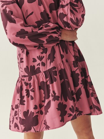 TATUUM Платье в Красный