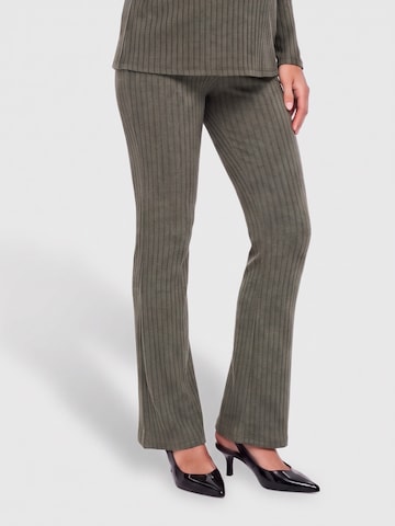 Only Maternity Flared Broek 'OLMLOLA' in Groen