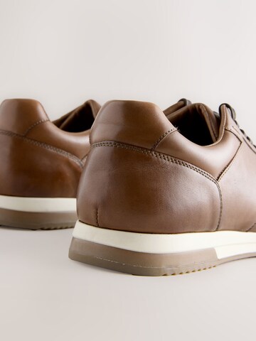 Next Rövid szárú sportcipők - barna