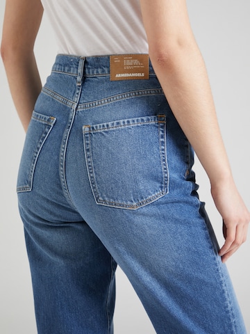 ARMEDANGELS Loosefit Jeans 'Maira' i blå