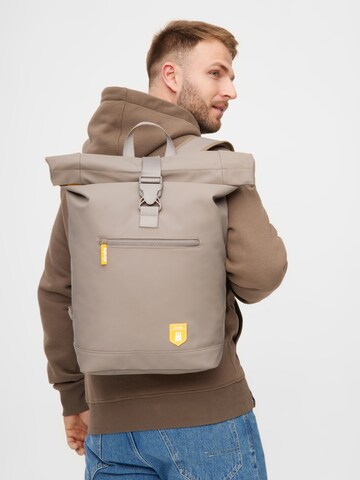 Derbe Rucksack in Grau: Vorderseite