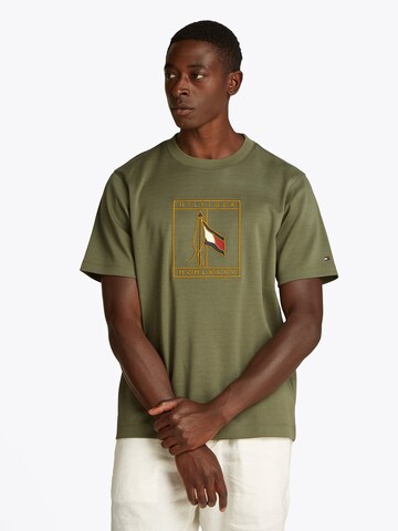 TOMMY HILFIGER Bluser & t-shirts i grøn: forside