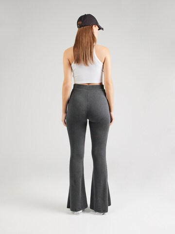 Monki Flared Broek in Zwart