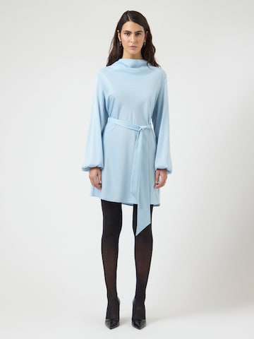 YAS - Vestido 'YASTHEA' em azul: frente