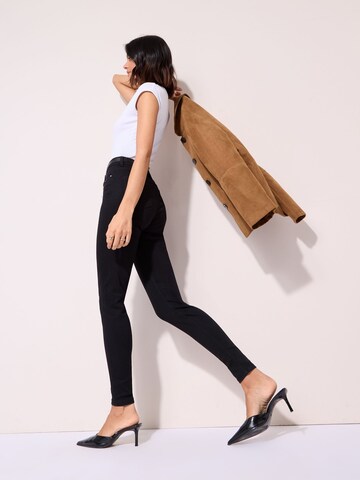 melns Friends Like These Šaurs Džinsa legingi