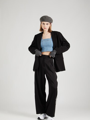 Top 'NMKENDRA' di Noisy may in blu