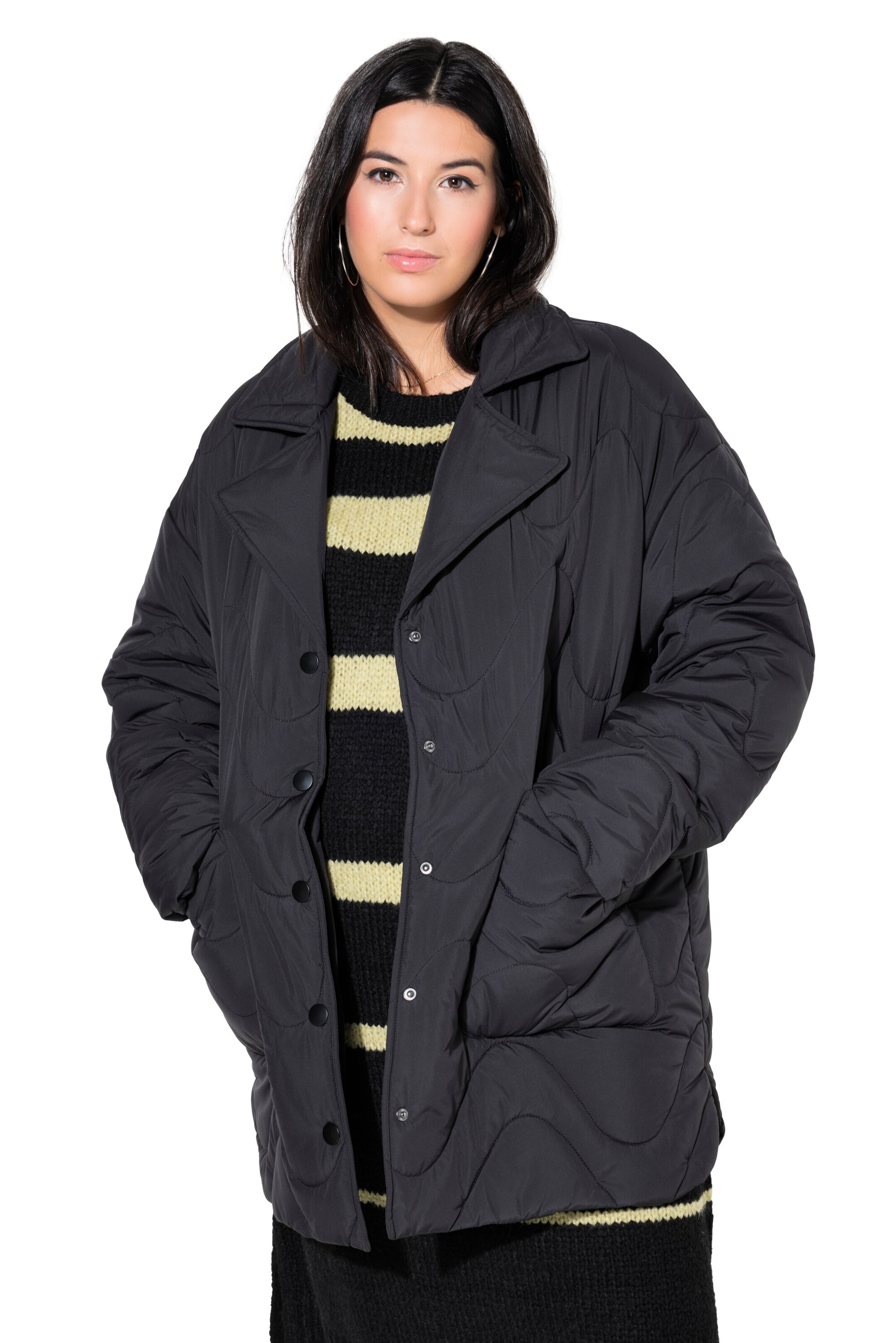 Studio Untold Tussenjas in Zwart: voorkant