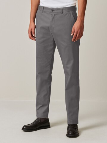 Slimfit Pantaloni chino di Next in grigio: frontale