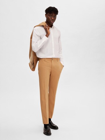 Coupe slim Pantalon à plis 'Liam' SELECTED HOMME en beige