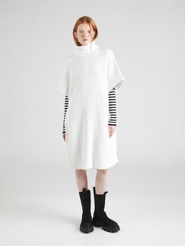 b.young Gebreide jurk 'MANNY' in Wit: voorkant