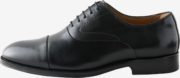 Next Nauhakengät värissä musta: etupuoli