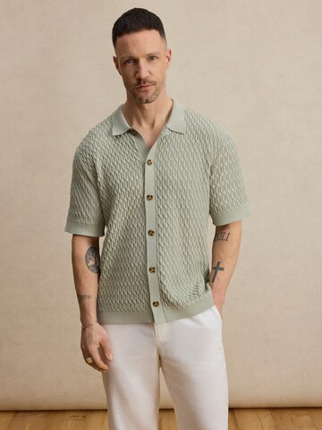 DAN FOX APPAREL Regular fit Риза 'Domenic' в зелено: отпред