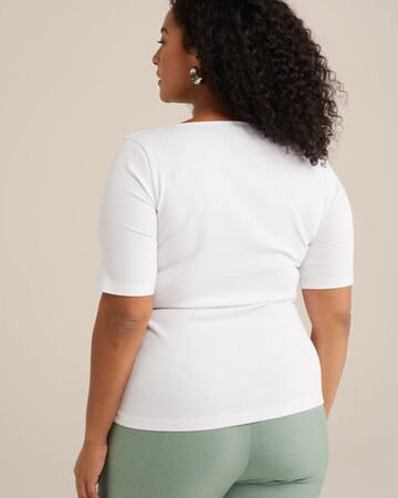 T-shirt WE Fashion en blanc