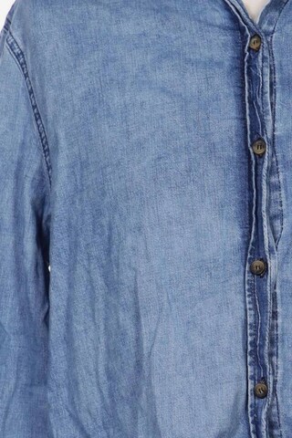 BDG Urban Outfitters Button Up Shirt in M in Blue