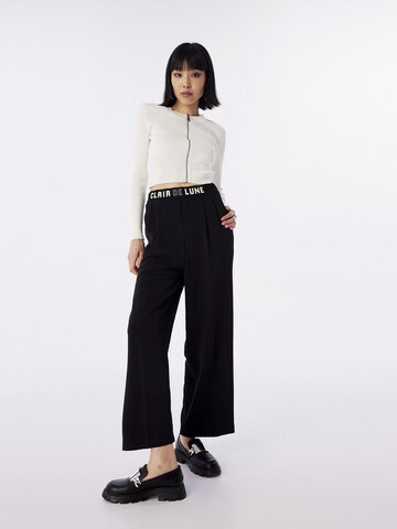 Twist Loose fit Pleat-Front Pants in Black