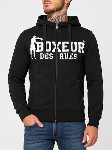 Boxeur des Rues Sweatshirt 'Herren Hoodie Fitted Boxeur des Rues mit Reißverschluss und Kapuze, Schwarz, Weißes Logo, Baumwolle' in Zwart