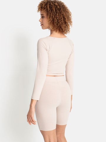 Tenue d'intérieur 'LSCN Ribbed Set' LSCN by LASCANA en beige : derrière