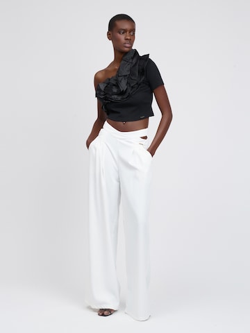 Top di Influencer in nero