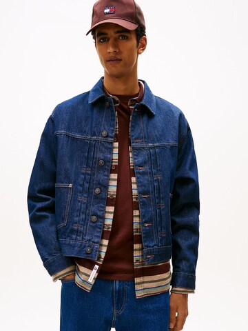 Tommy Jeans Between-season jacket in Blue: front
