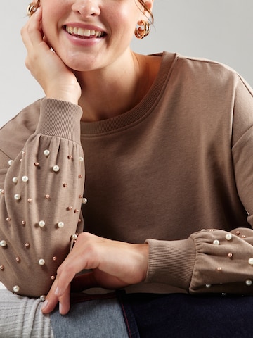 ONLY Carmakoma Sweatshirt 'CARVIOLETTA' in Grey