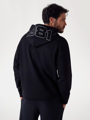 GUESS Sweatshirt in Black