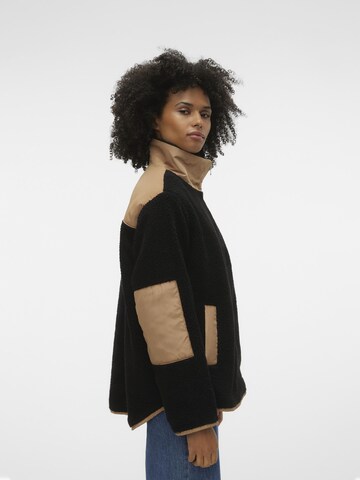 Veste mi-saison 'LUNE' VERO MODA en noir