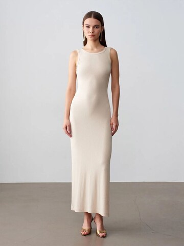 Dilvin Dress in Beige: front