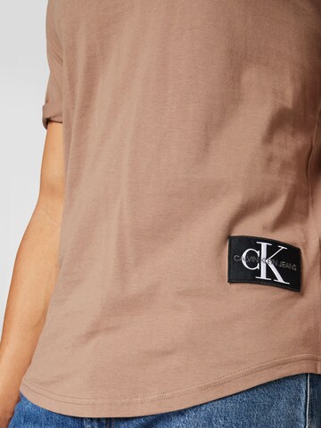 Calvin Klein Jeans - Camiseta en marrón