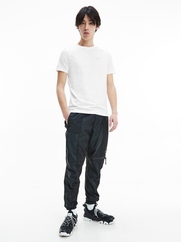 Calvin Klein Jeans Klasický střih Tričko – bílá