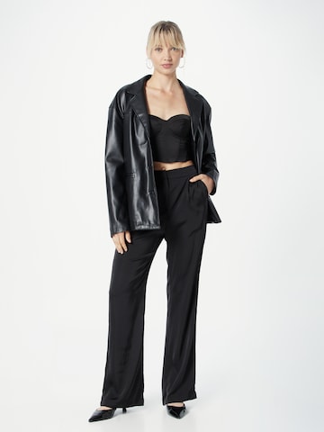 regular Pantaloni con pieghe di Misspap in nero
