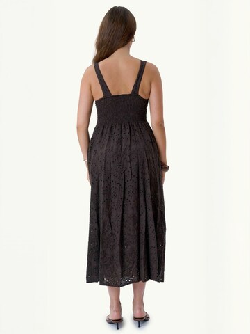 TEESHOPPEN Dress ' Asta ' in Brown