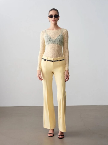 Dilvin Regular Trousers in Yellow: front