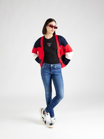 Tommy Jeans T-shirt 'ESSENTIAL' i svart