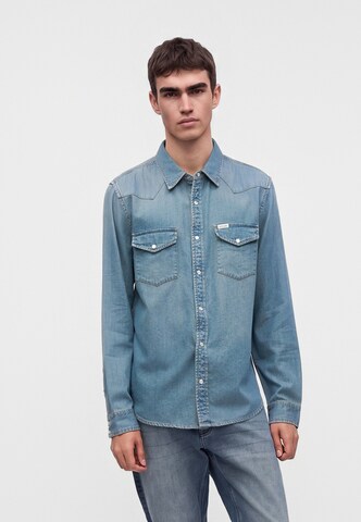 GUESS Regular fit Button Up Shirt in Blue: front