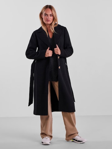 Manteau mi-saison 'Josie' PIECES en noir