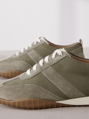 Scarpa slip-on di Next in verde