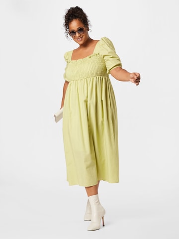 Robe GLAMOROUS CURVE en vert