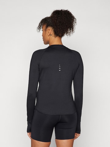 NIKE - Camiseta funcional 'SWIFT' en negro