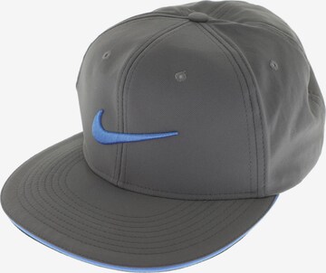 NIKE Hut oder Mütze M in Grau: predná strana