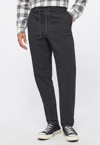 MUSTANG Tapered Chino Pants in Grey: front