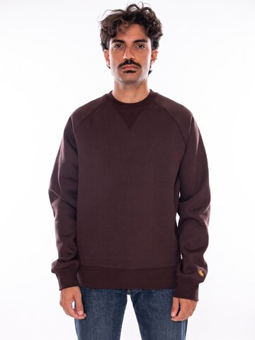 Carhartt WIP Sweatshirt 'CHASE SWEAT PALISANDER / GOLD' in Rood