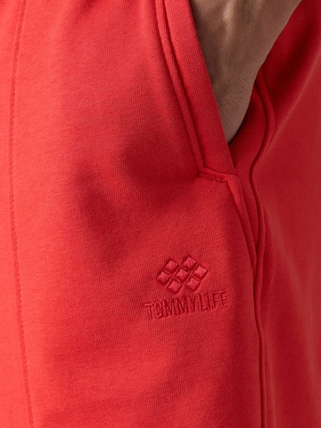 Tommy Life Regular Pants in Red