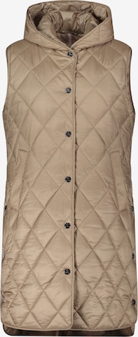 Amber & June Vest in Beige: front