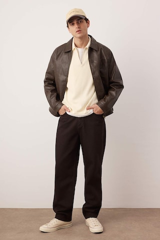 Trendyol Regular Jeans in Braun
