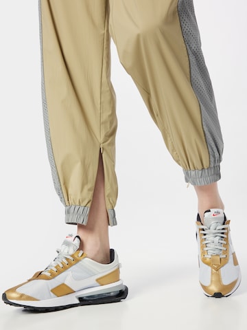 LACOSTE Tapered Sportbyxa i beige