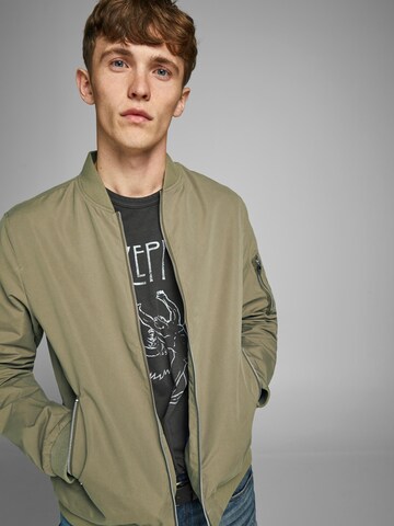 JACK & JONES Regular fit Φθινοπωρινό και ανοιξιάτικο μπουφάν 'Rush' σε πράσινο