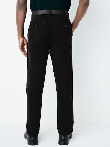 Next Tapered Hose in Schwarz