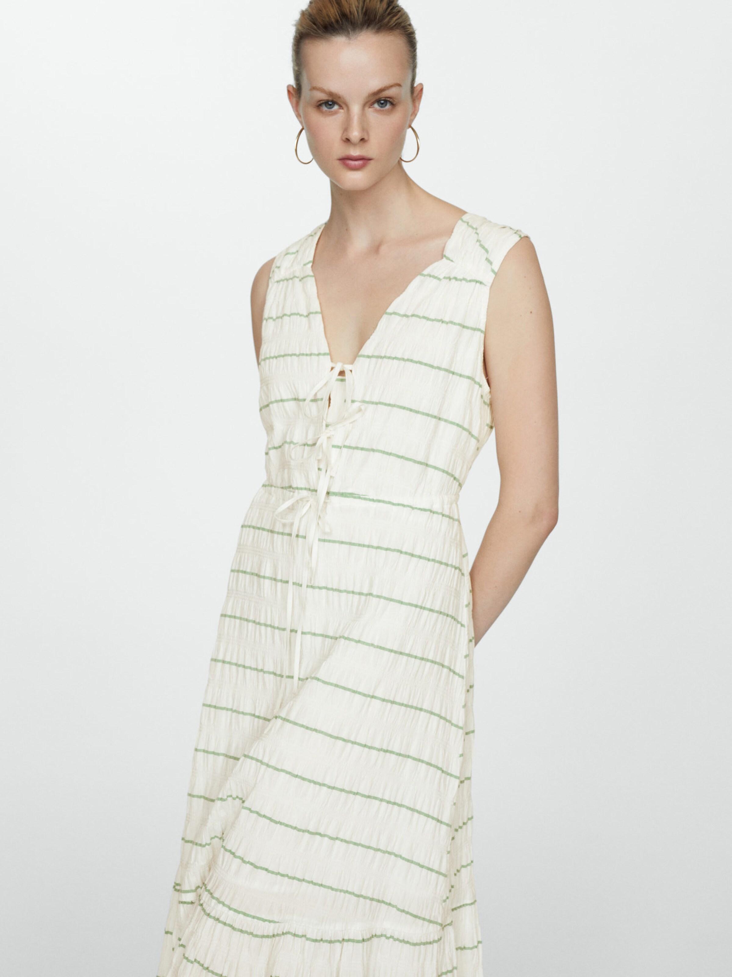 Robe MORGALI MANGO en Blanc Chine ABOUT YOU