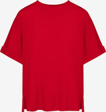 Tricou de la Quiosque pe roșu: față