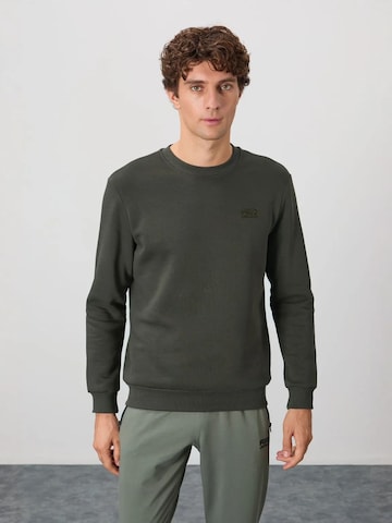 Tommy Life Sweatshirt in Groen: voorkant